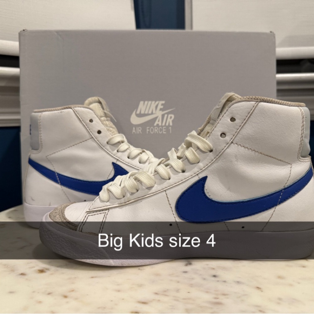 Nike Blazers Big Kids size 4
Ready to ship 📦📦